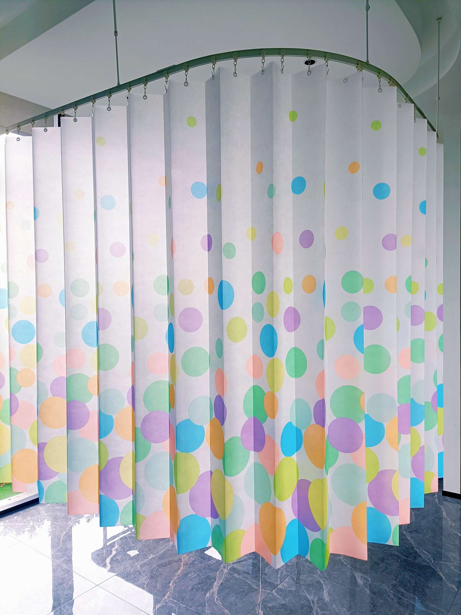 Rideau jetable hôpital coloré à l'hôpital